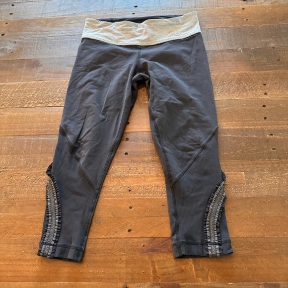LuluLemon leggings size 6 T25 - Picture 4 of 5